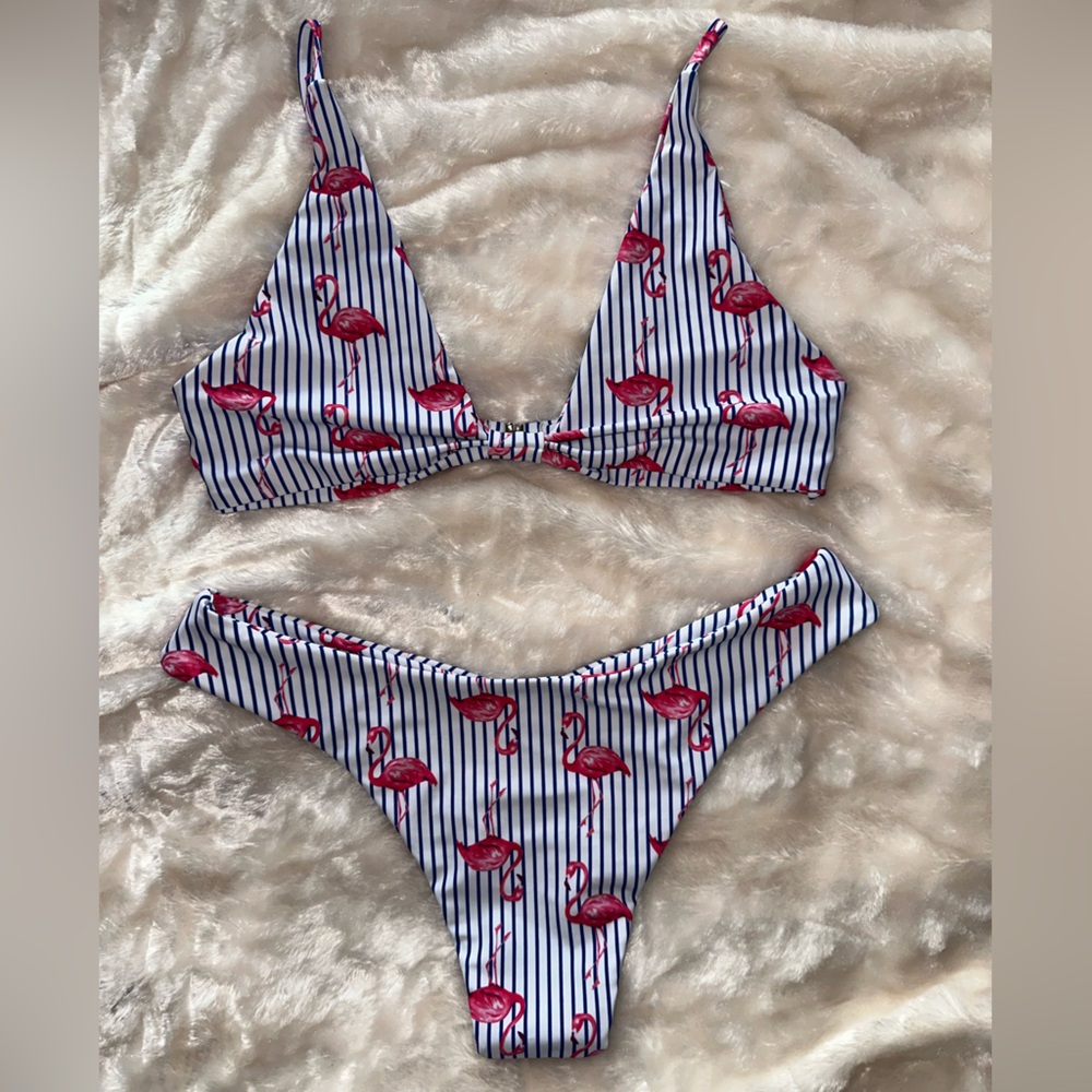 Bikini - Picture 2 of 3